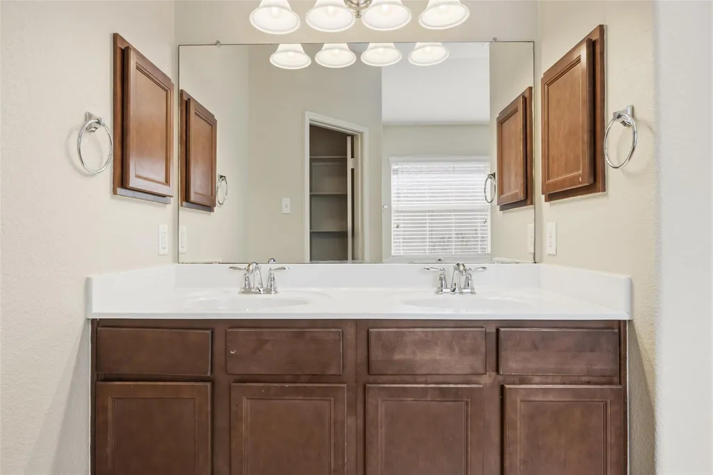 1069 Talley Loop Buda TX 78610