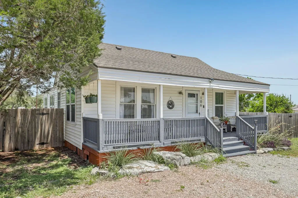 106 County Road 425 Spicewood TX 78669