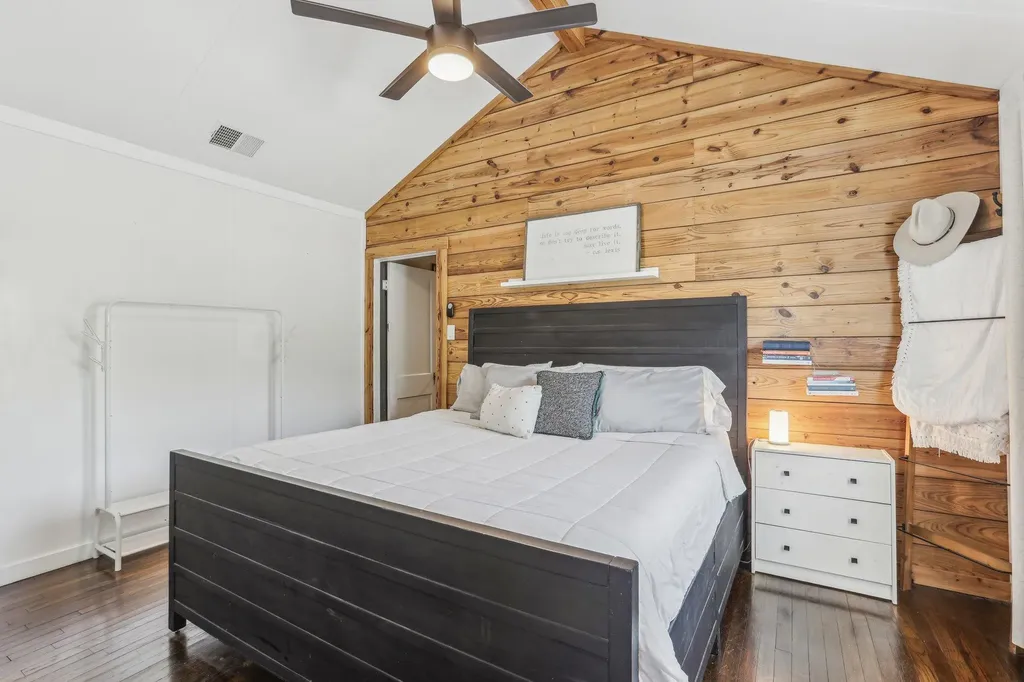 106 County Road 425 Spicewood TX 78669