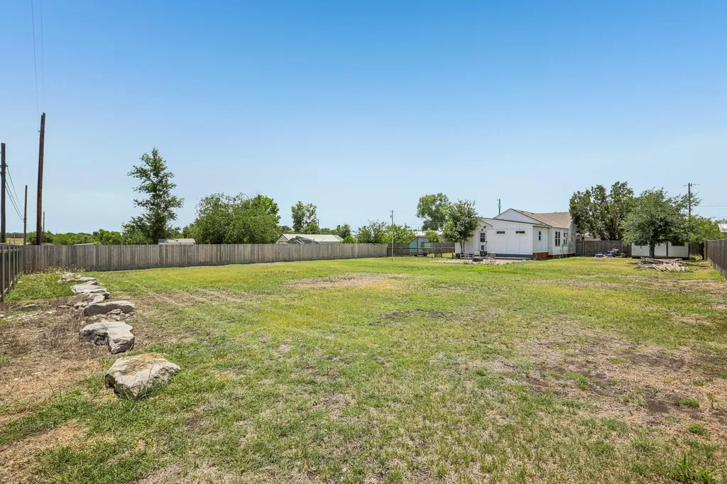 106 County Road 425 Spicewood TX 78669