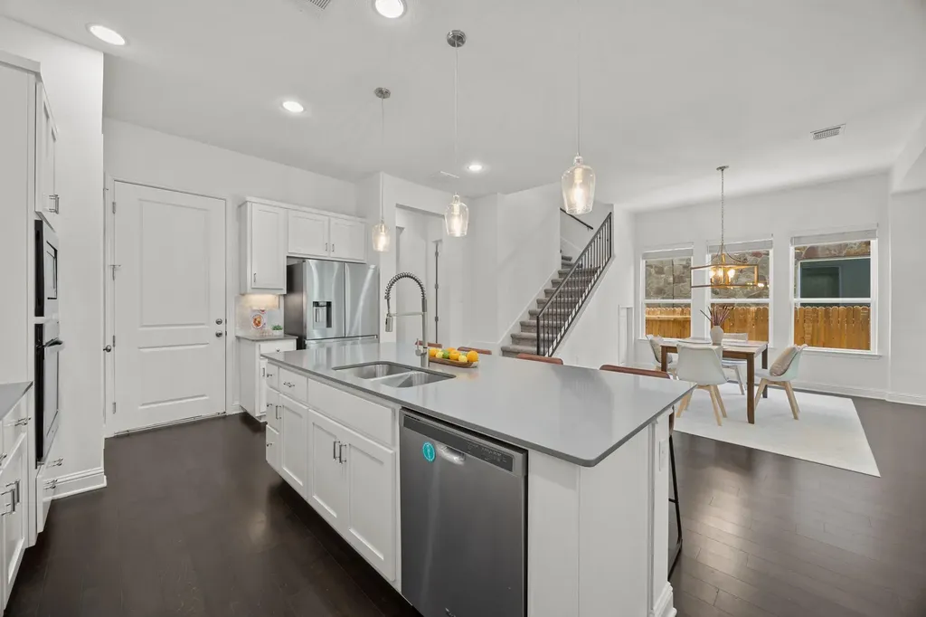 5305 Mandevilla Drive Austin TX 78739