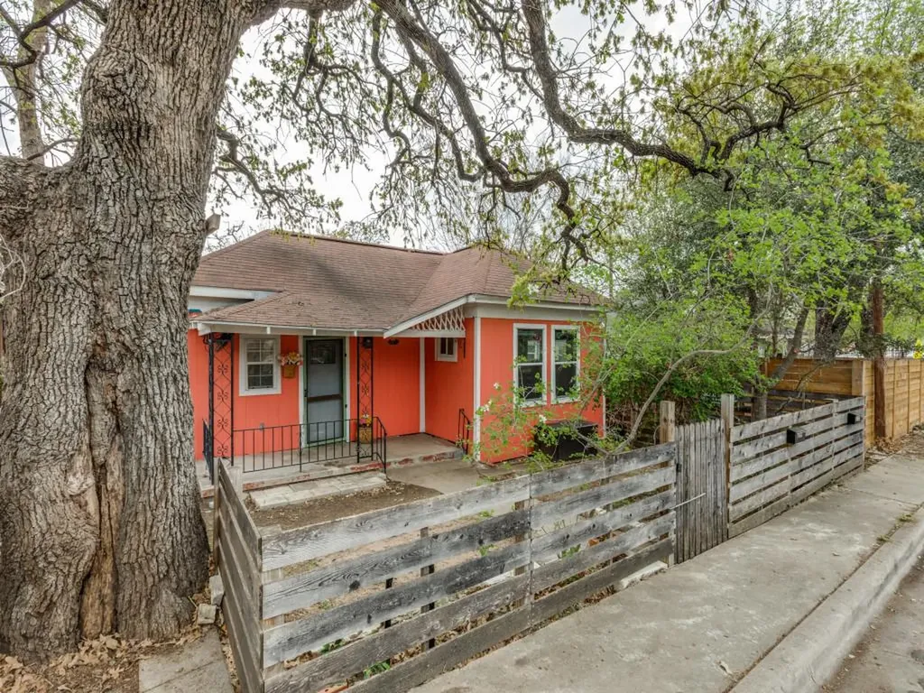 1903 E 10th Street Austin TX 78702