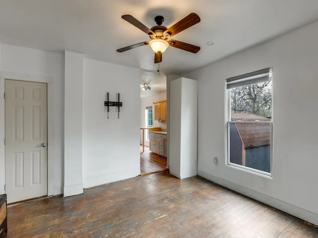 1903 E 10th Street Austin TX 78702
