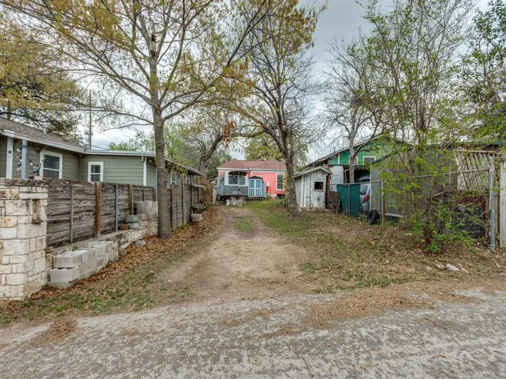 1903 E 10th Street Austin TX 78702