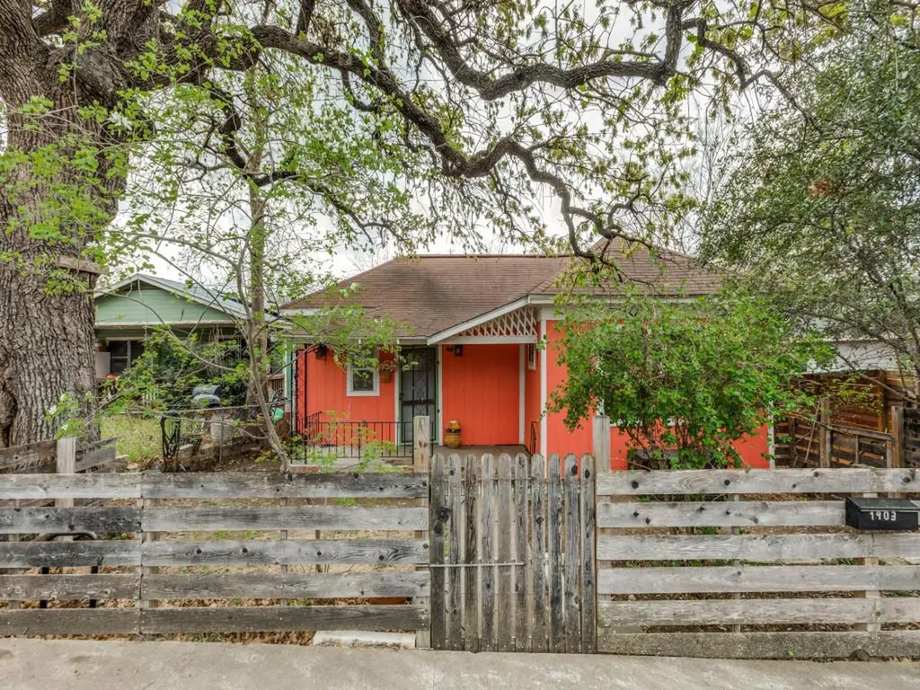 1903 E 10th Street Austin TX 78702