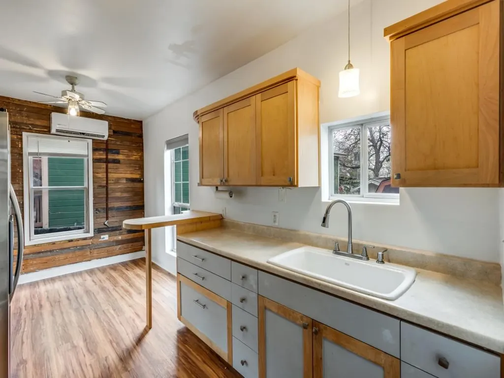 1903 E 10th Street Austin TX 78702