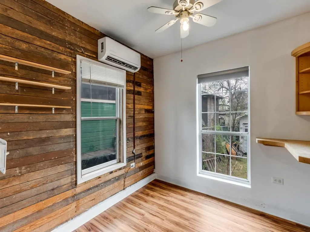 1903 E 10th Street Austin TX 78702