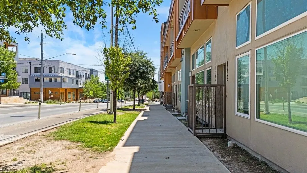 2827 Manor Road Austin TX 78722