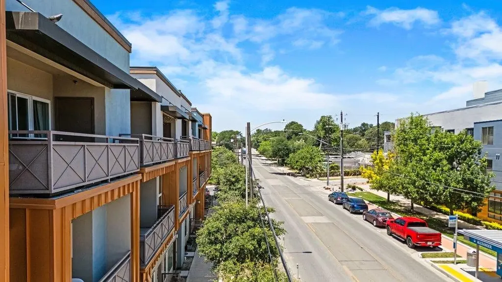 2827 Manor Road Austin TX 78722