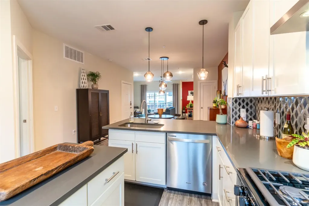 2827 Manor Road Austin TX 78722