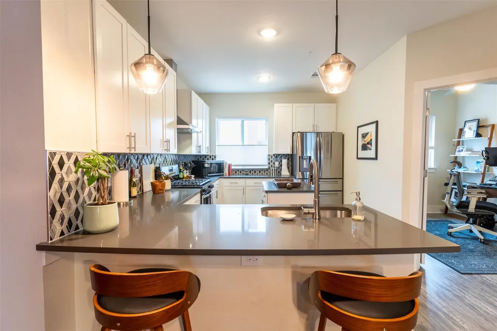 2827 Manor Road Austin TX 78722
