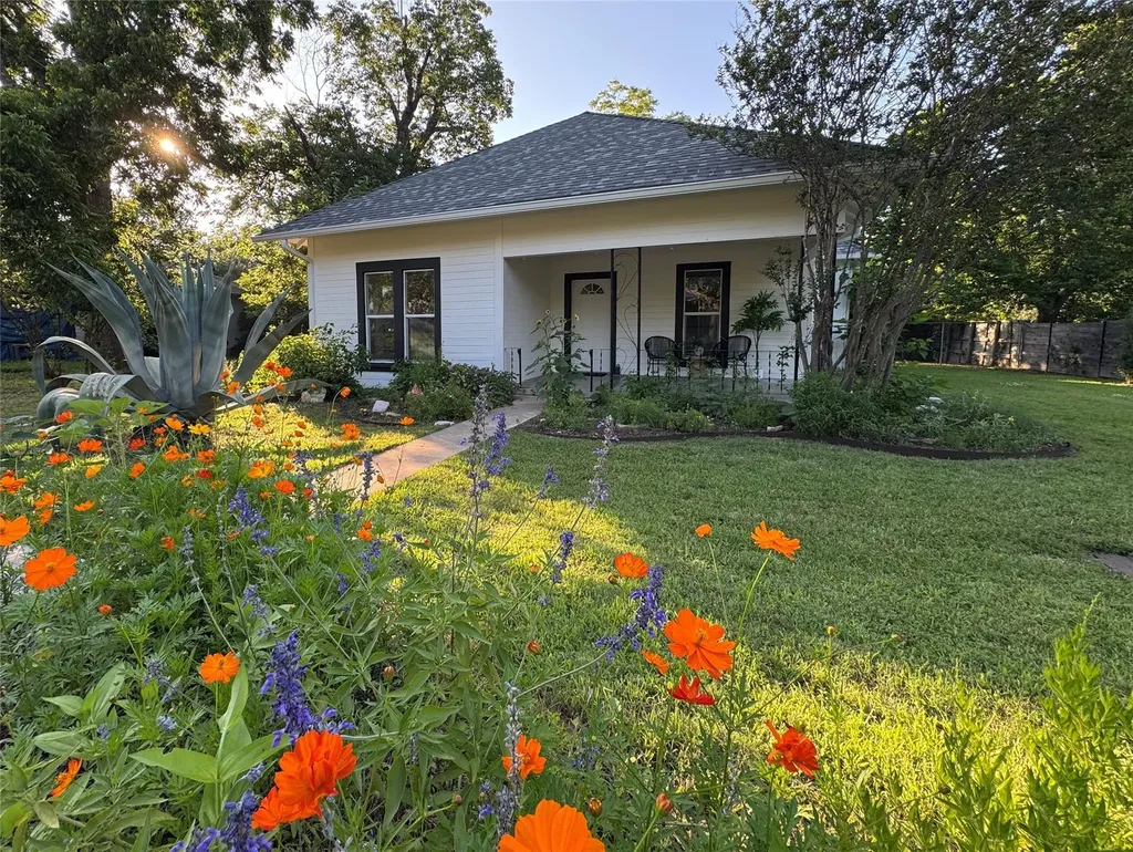 302 E Brenham Street Elgin TX 78621