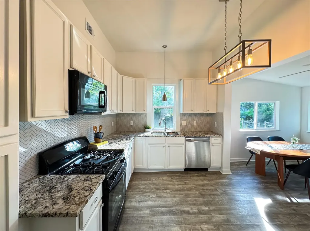 302 E Brenham Street Elgin TX 78621