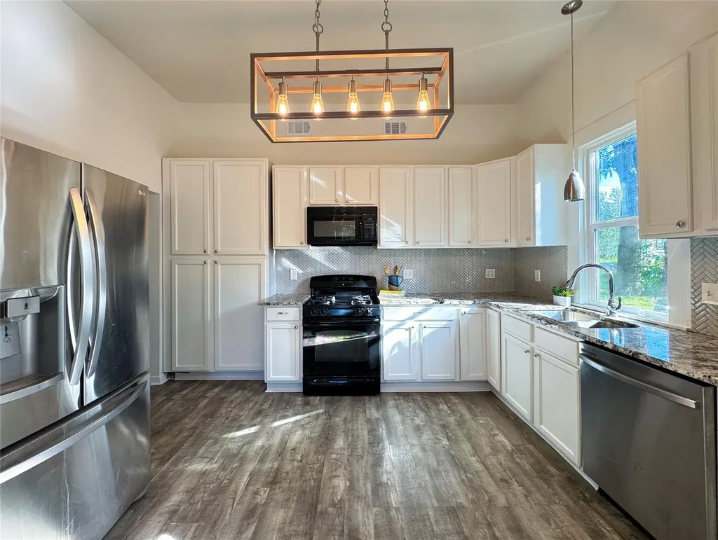 302 E Brenham Street Elgin TX 78621