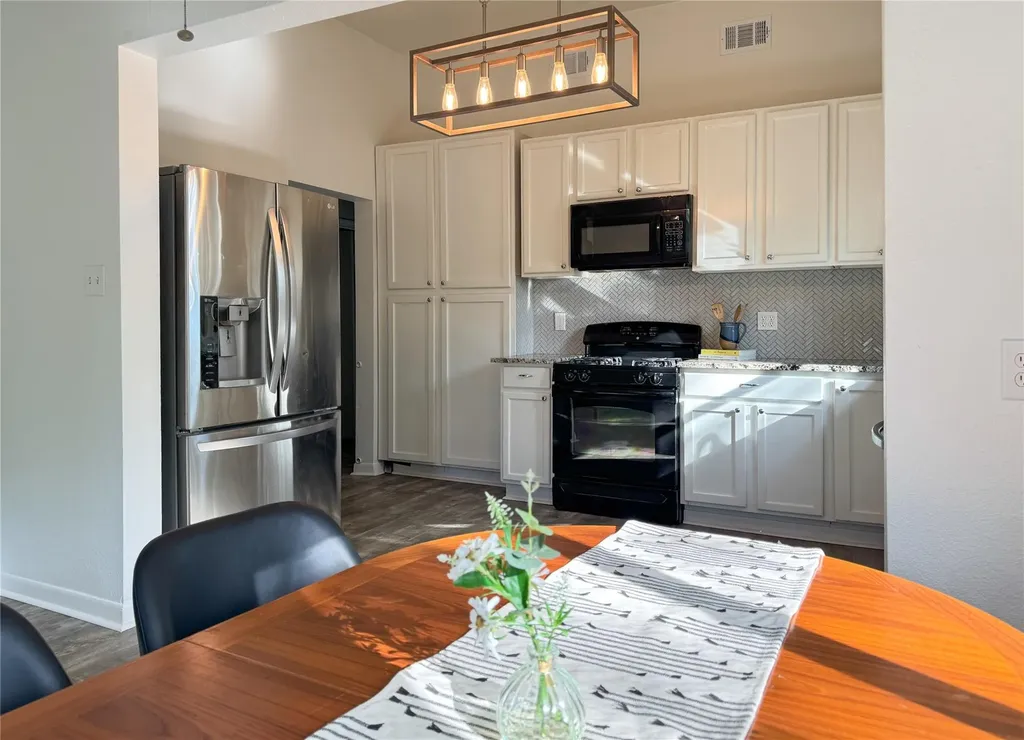 302 E Brenham Street Elgin TX 78621