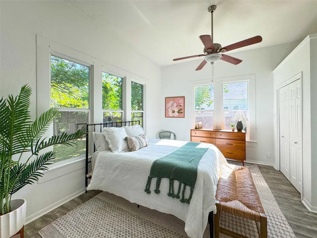 302 E Brenham Street Elgin TX 78621