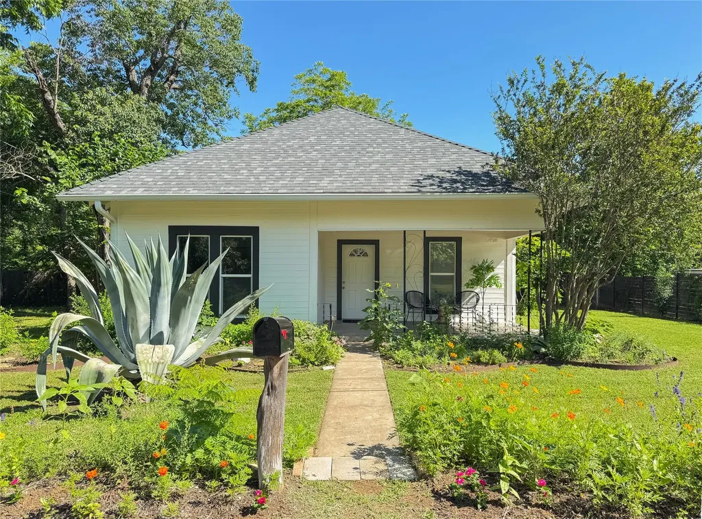 302 E Brenham Street Elgin TX 78621