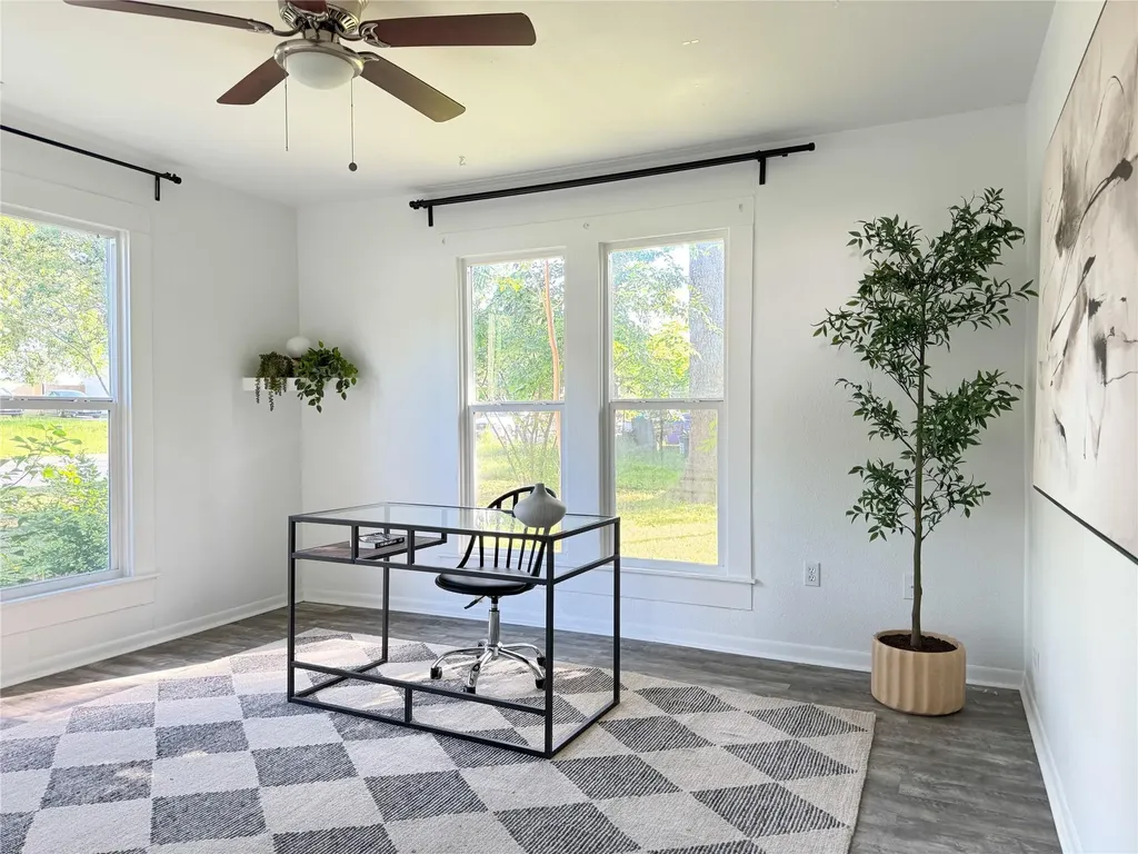 302 E Brenham Street Elgin TX 78621