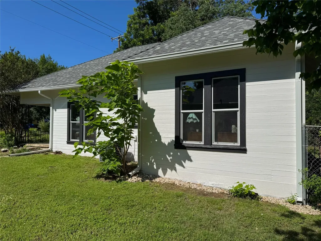 302 E Brenham Street Elgin TX 78621
