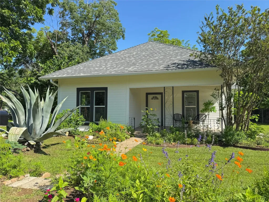 302 E Brenham Street Elgin TX 78621