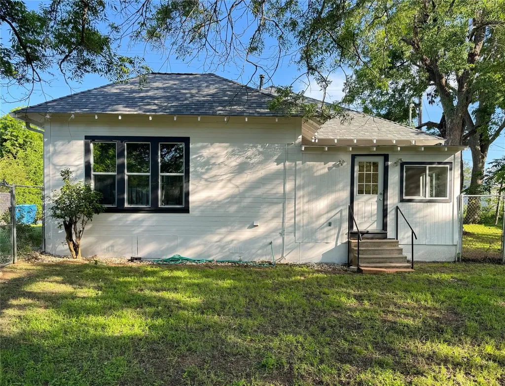 302 E Brenham Street Elgin TX 78621