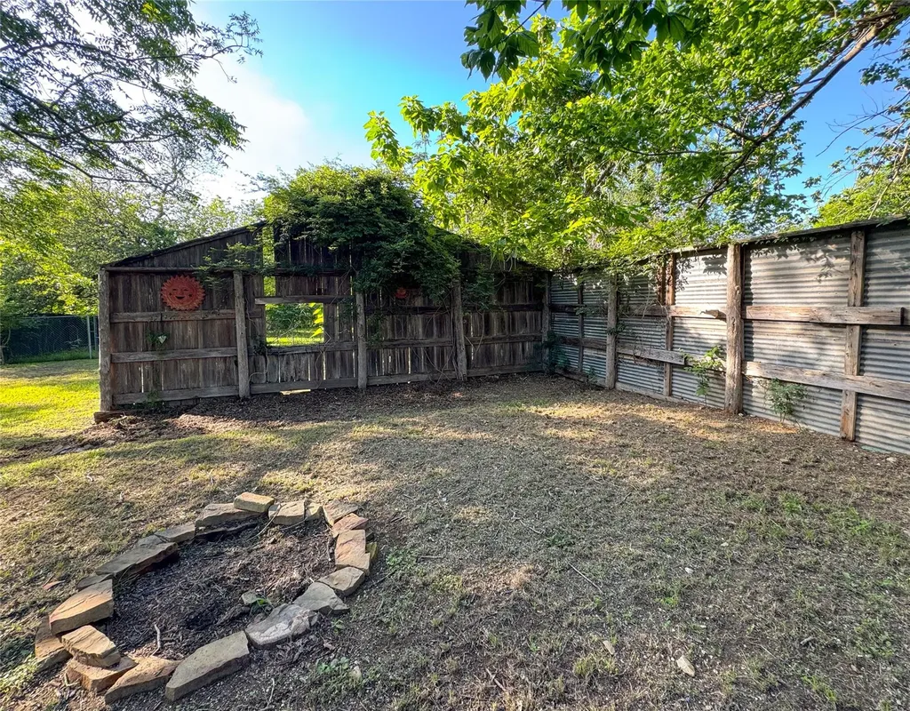 302 E Brenham Street Elgin TX 78621