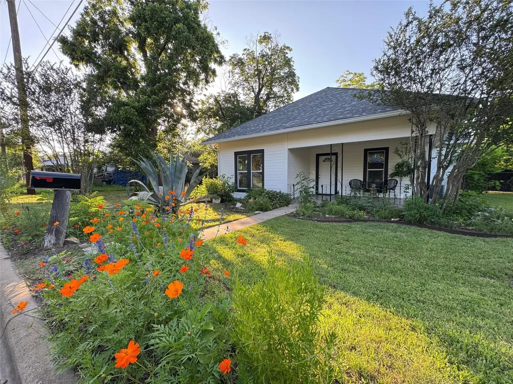 302 E Brenham Street Elgin TX 78621