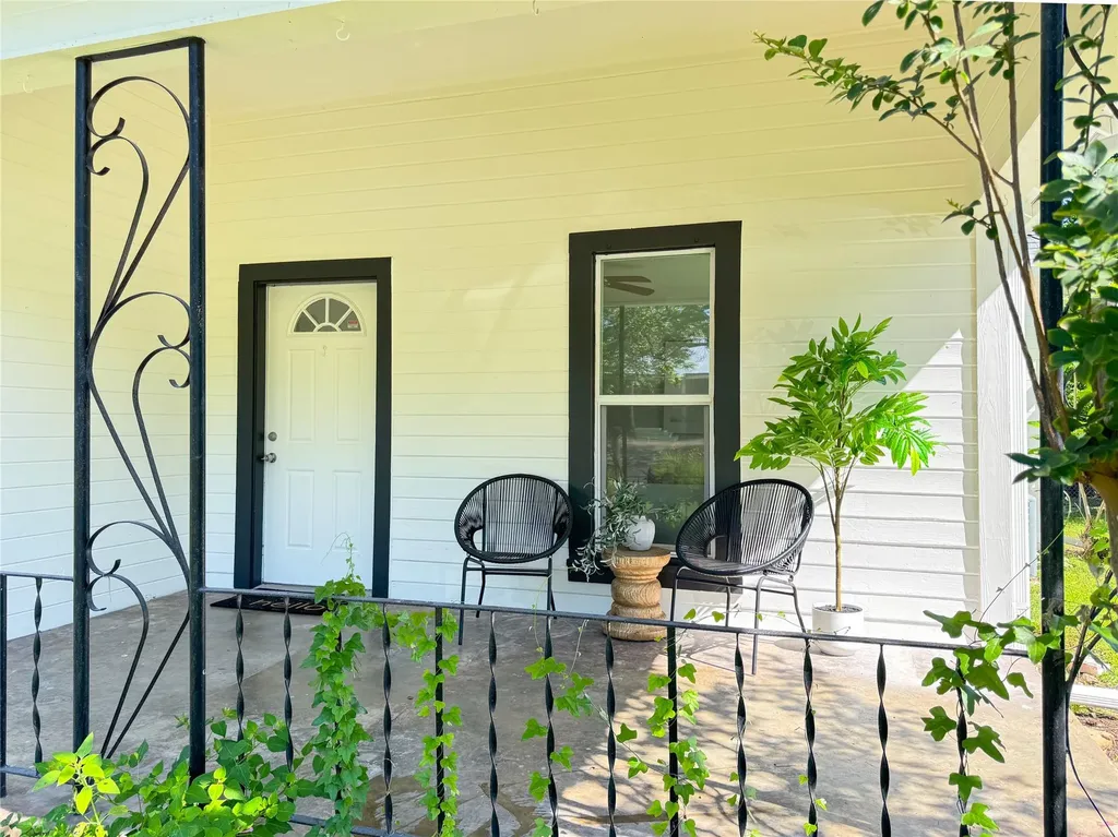 302 E Brenham Street Elgin TX 78621