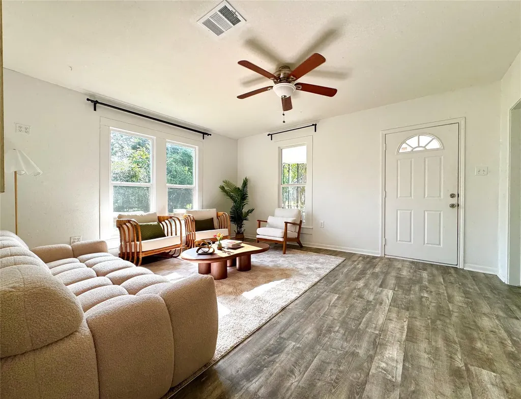 302 E Brenham Street Elgin TX 78621