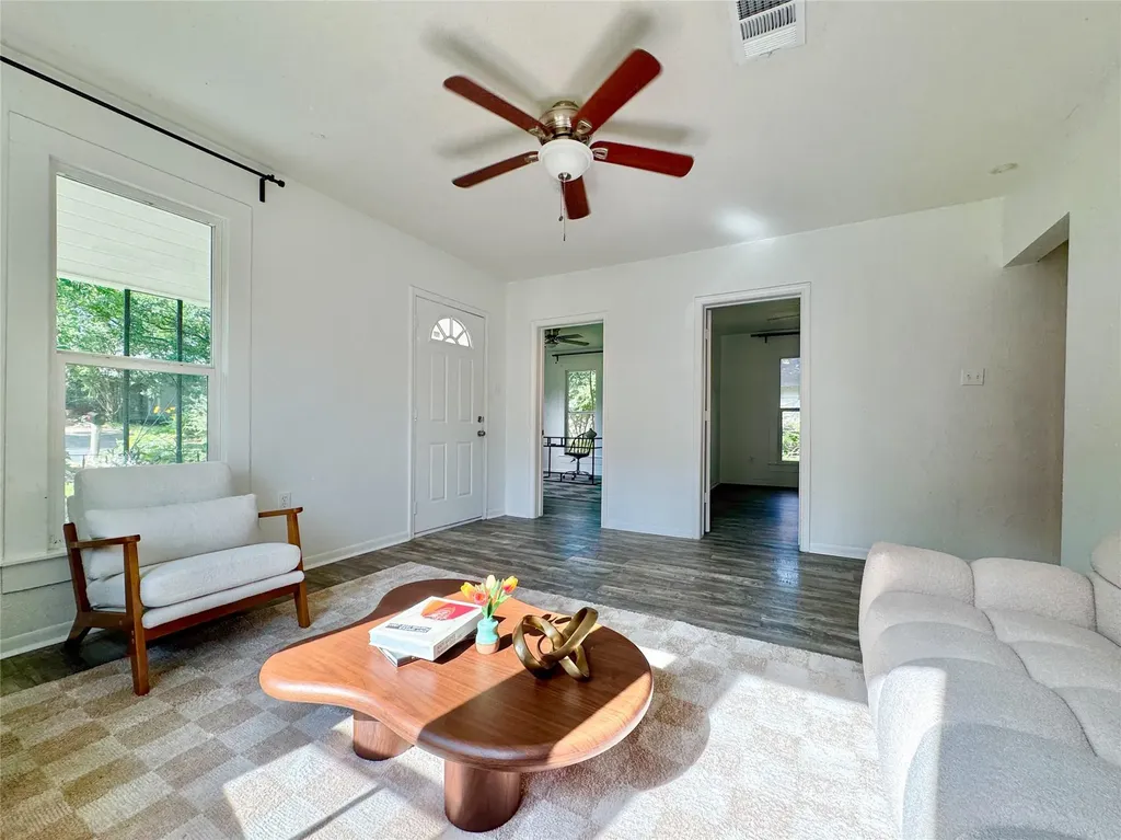 302 E Brenham Street Elgin TX 78621