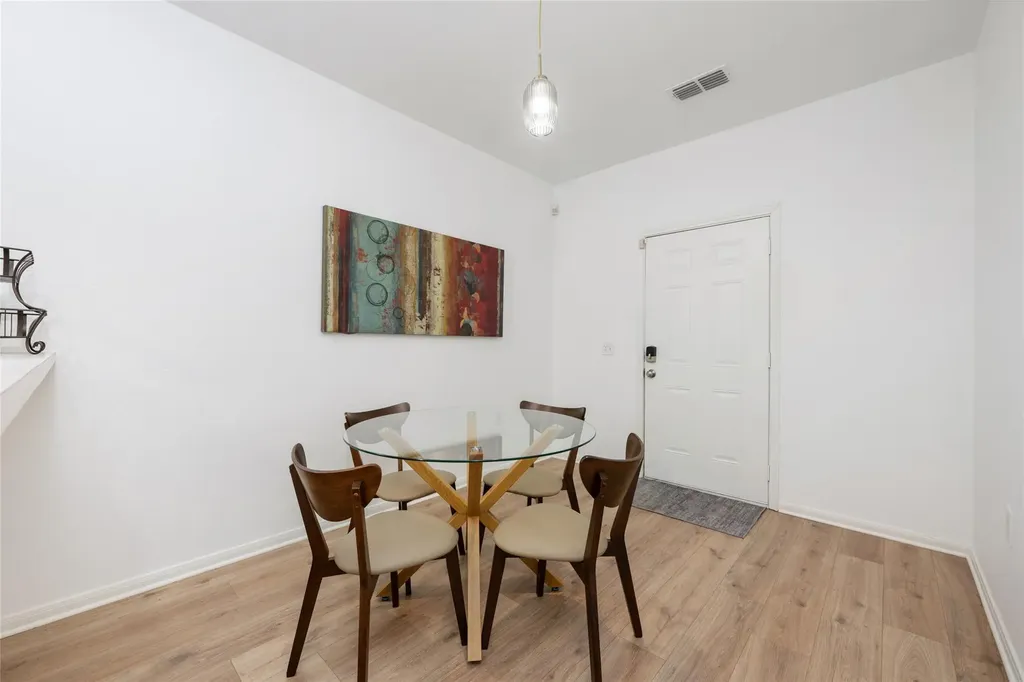 5613 Signal Point Austin TX 78724