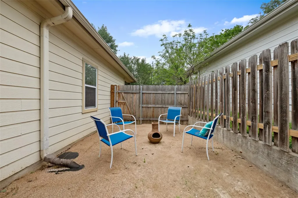 5613 Signal Point Austin TX 78724