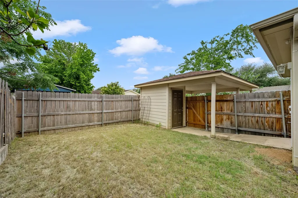 5613 Signal Point Austin TX 78724