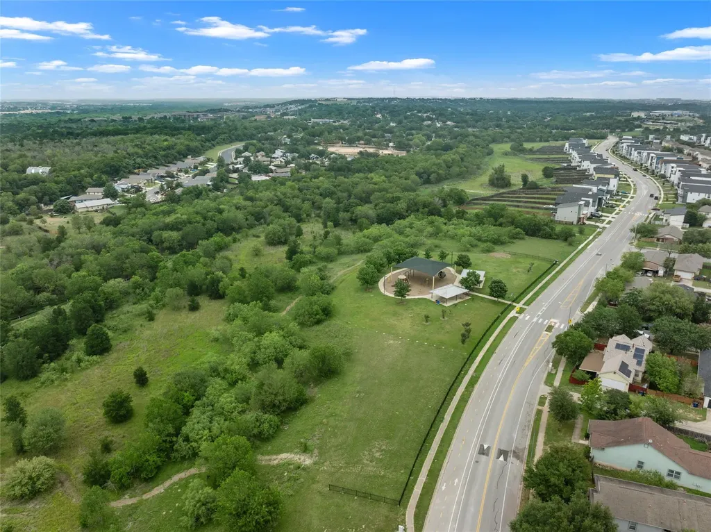 5613 Signal Point Austin TX 78724