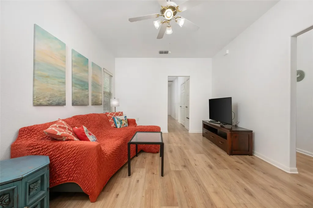 5613 Signal Point Austin TX 78724