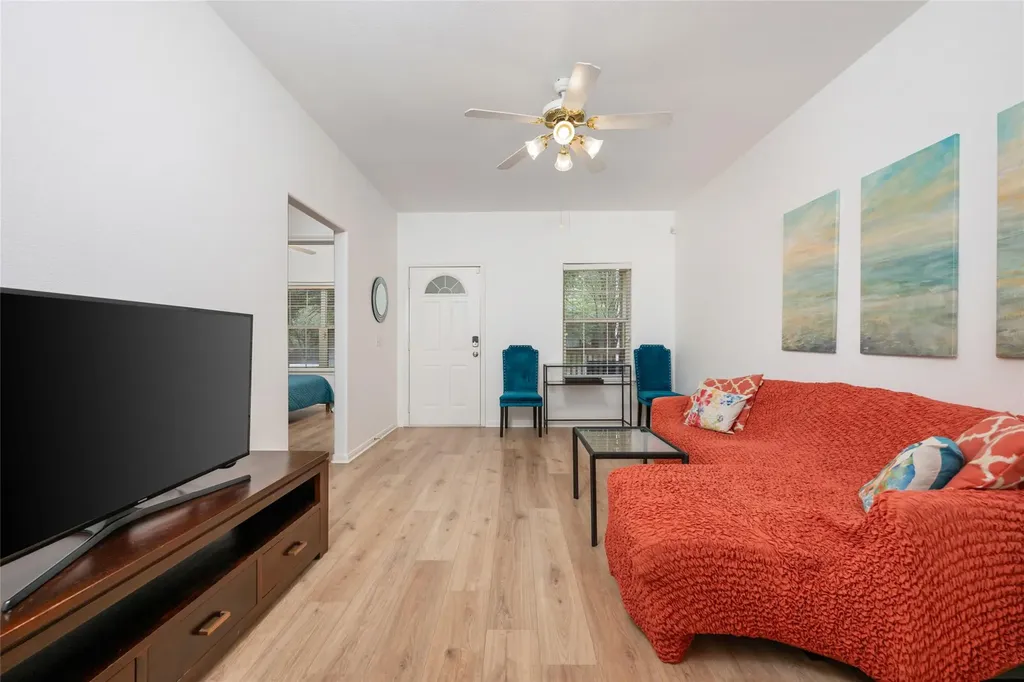 5613 Signal Point Austin TX 78724