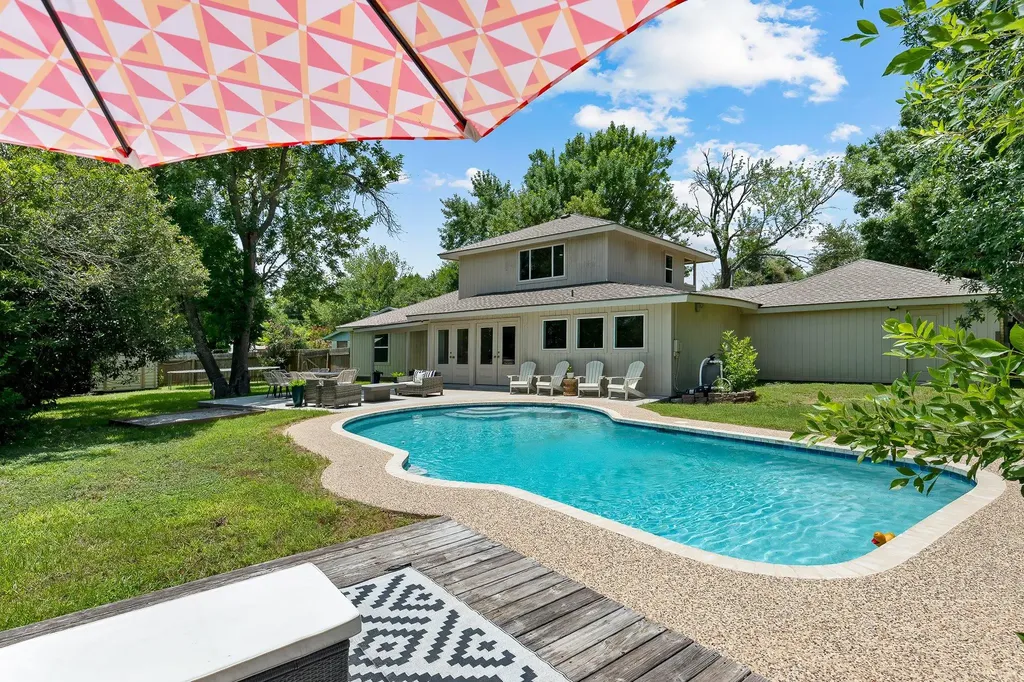 902 Dove Cove Taylor TX 76574