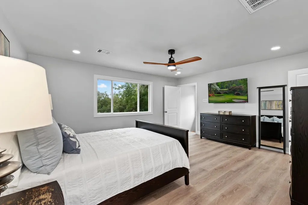 902 Dove Cove Taylor TX 76574