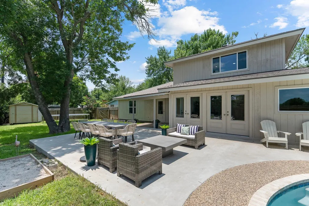 902 Dove Cove Taylor TX 76574