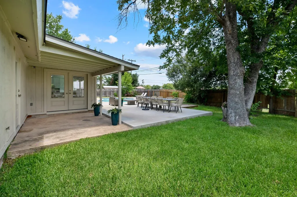 902 Dove Cove Taylor TX 76574