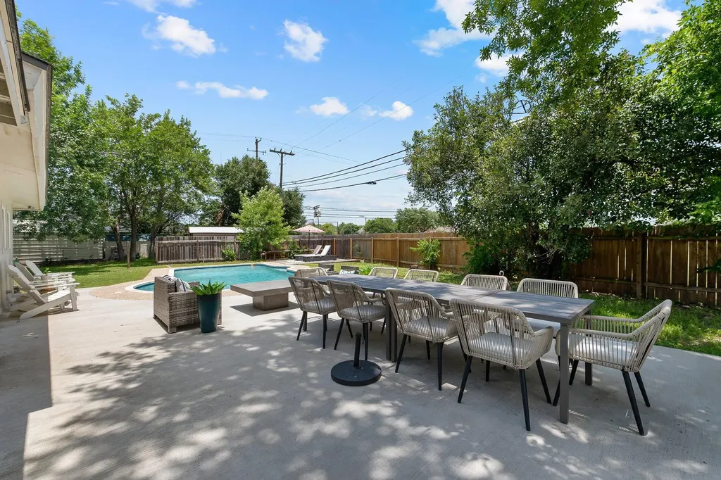 902 Dove Cove Taylor TX 76574