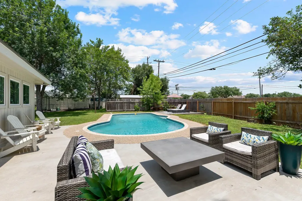 902 Dove Cove Taylor TX 76574