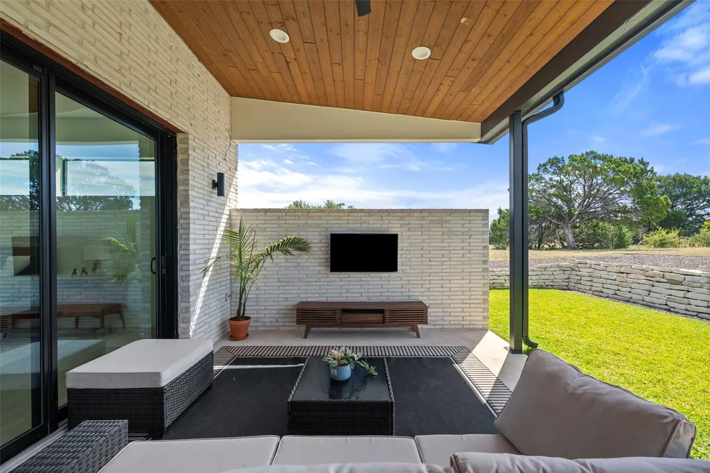 402 Rolling Hills Road Liberty Hill TX 78642