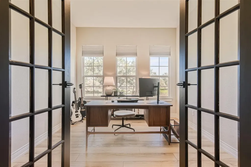 113 Vista View Trail Spicewood TX 78669
