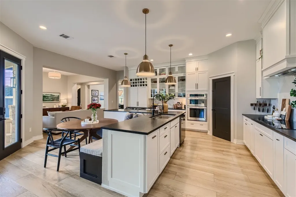 113 Vista View Trail Spicewood TX 78669