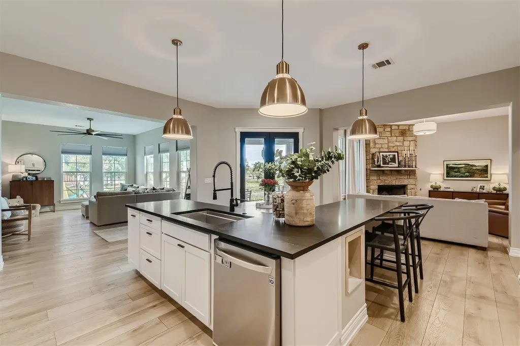 113 Vista View Trail Spicewood TX 78669