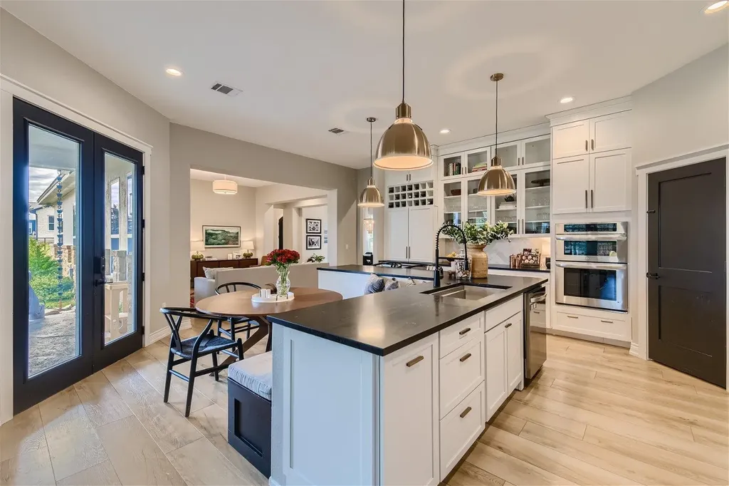 113 Vista View Trail Spicewood TX 78669