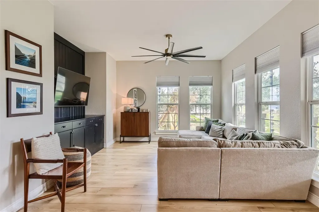 113 Vista View Trail Spicewood TX 78669
