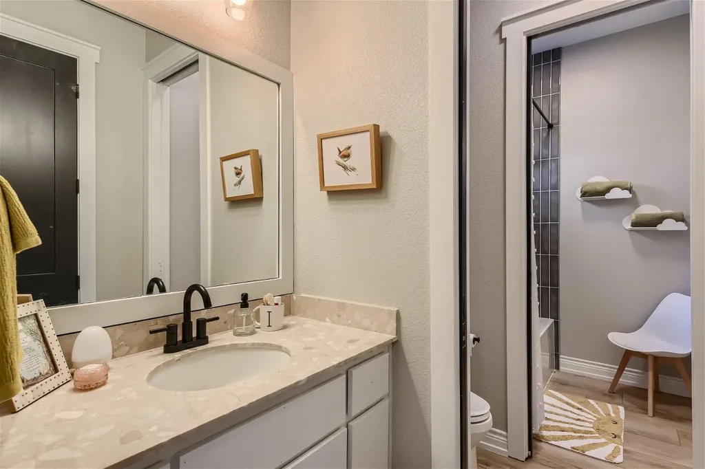113 Vista View Trail Spicewood TX 78669