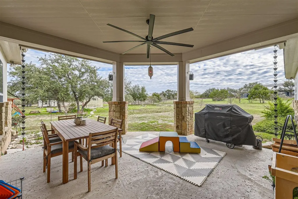 113 Vista View Trail Spicewood TX 78669